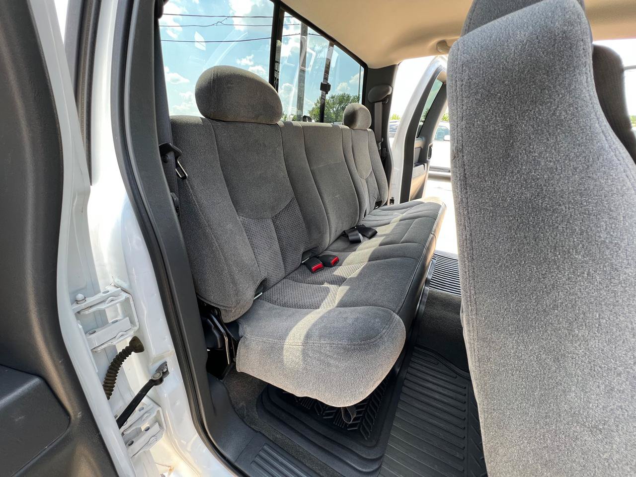 Used 2005 Chevrolet Silverado 2500 LS w/ Heavy-Duty Power Package RWD image 21