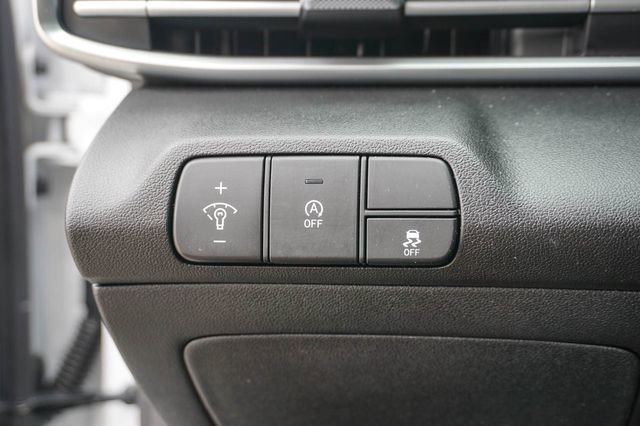 Used 2025 Hyundai Elantra SE FWD image 21