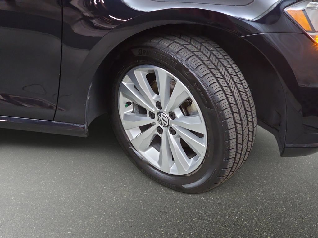 Used 2018 Volkswagen Golf S AWD/4WD image 31
