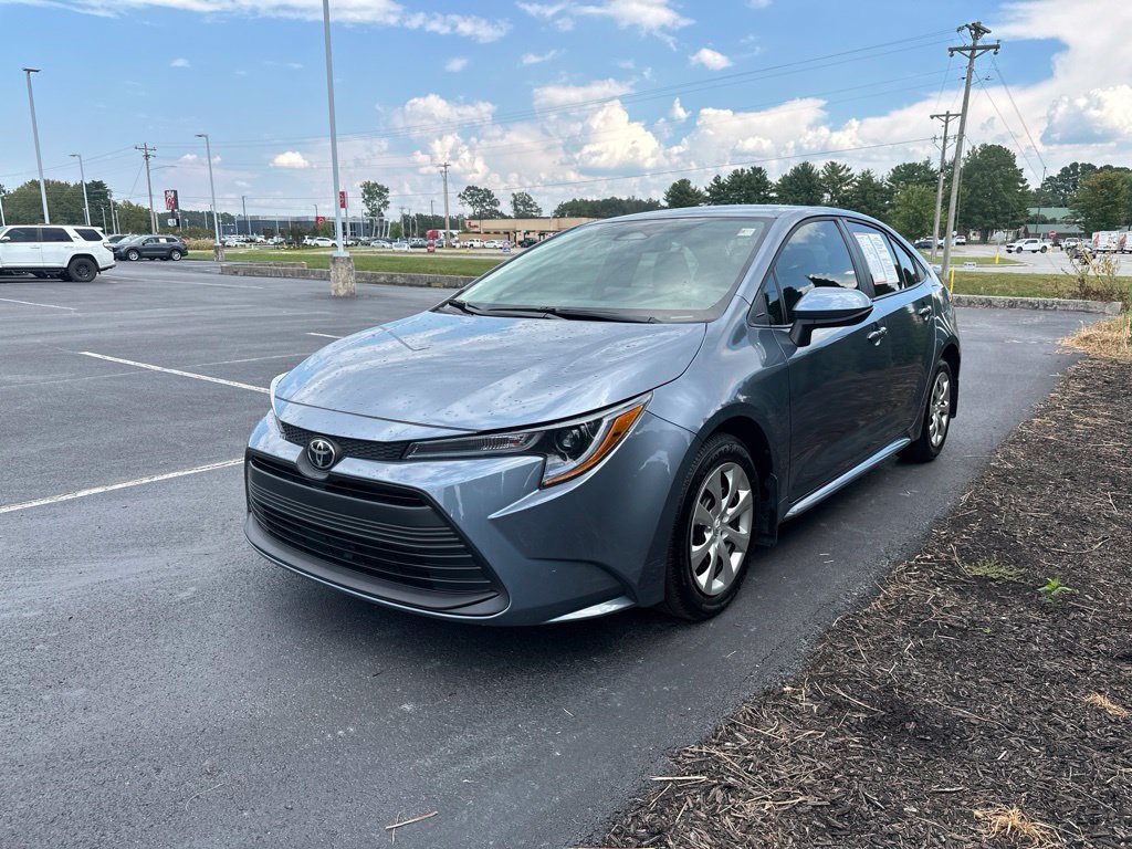 Certified 2025 Toyota Corolla LE FWD image 4