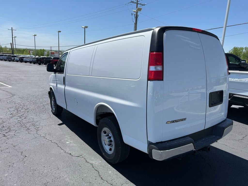 New 2026 Chevrolet Express 2500 w/ Driver Convenience Package RWD image 4