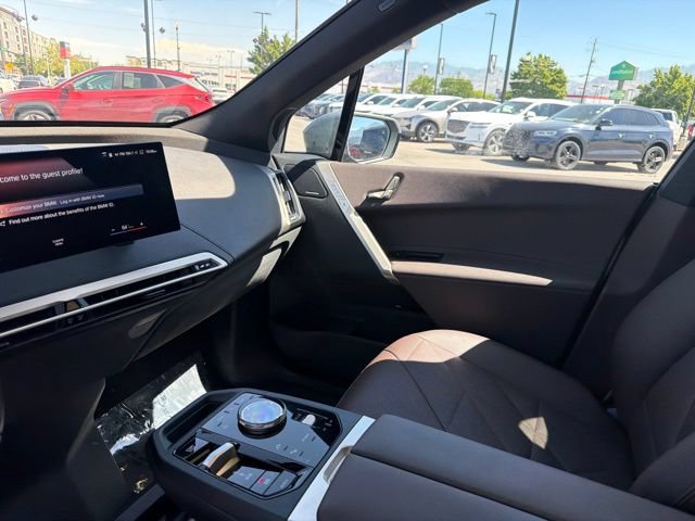 Used 2023 BMW iX xDrive50 w/ Sport Package AWD/4WD image 25