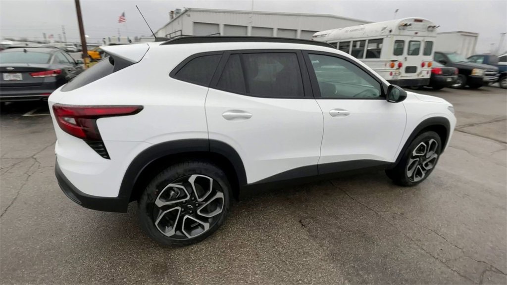 New 2026 Chevrolet Trax RS w/ Sunroof Package image 2