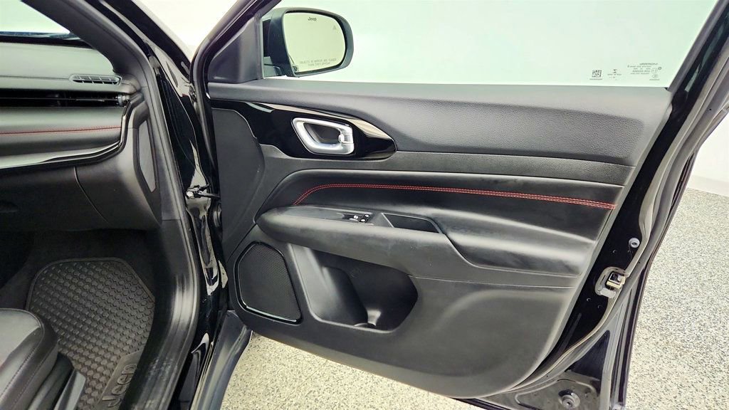 Used 2023 Jeep Compass Trailhawk image 25