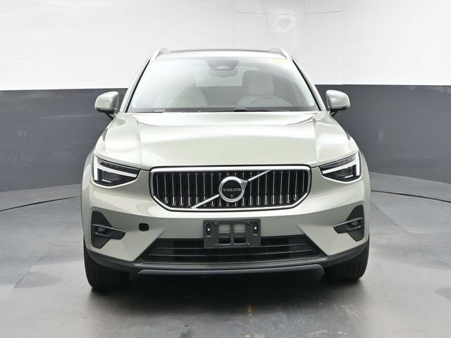 Used 2025 Volvo XC40 B5 Ultra w/ Climate Package AWD/4WD image 3