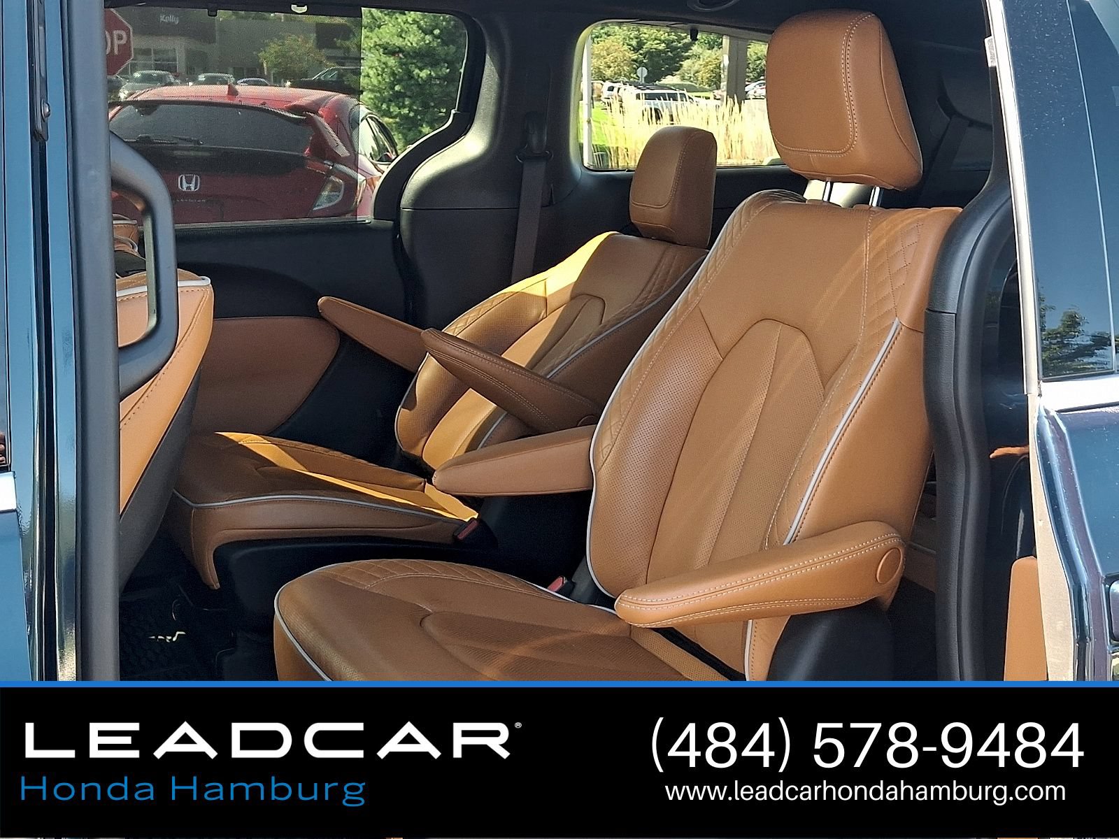 Used 2023 Chrysler Pacifica Pinnacle FWD image 11