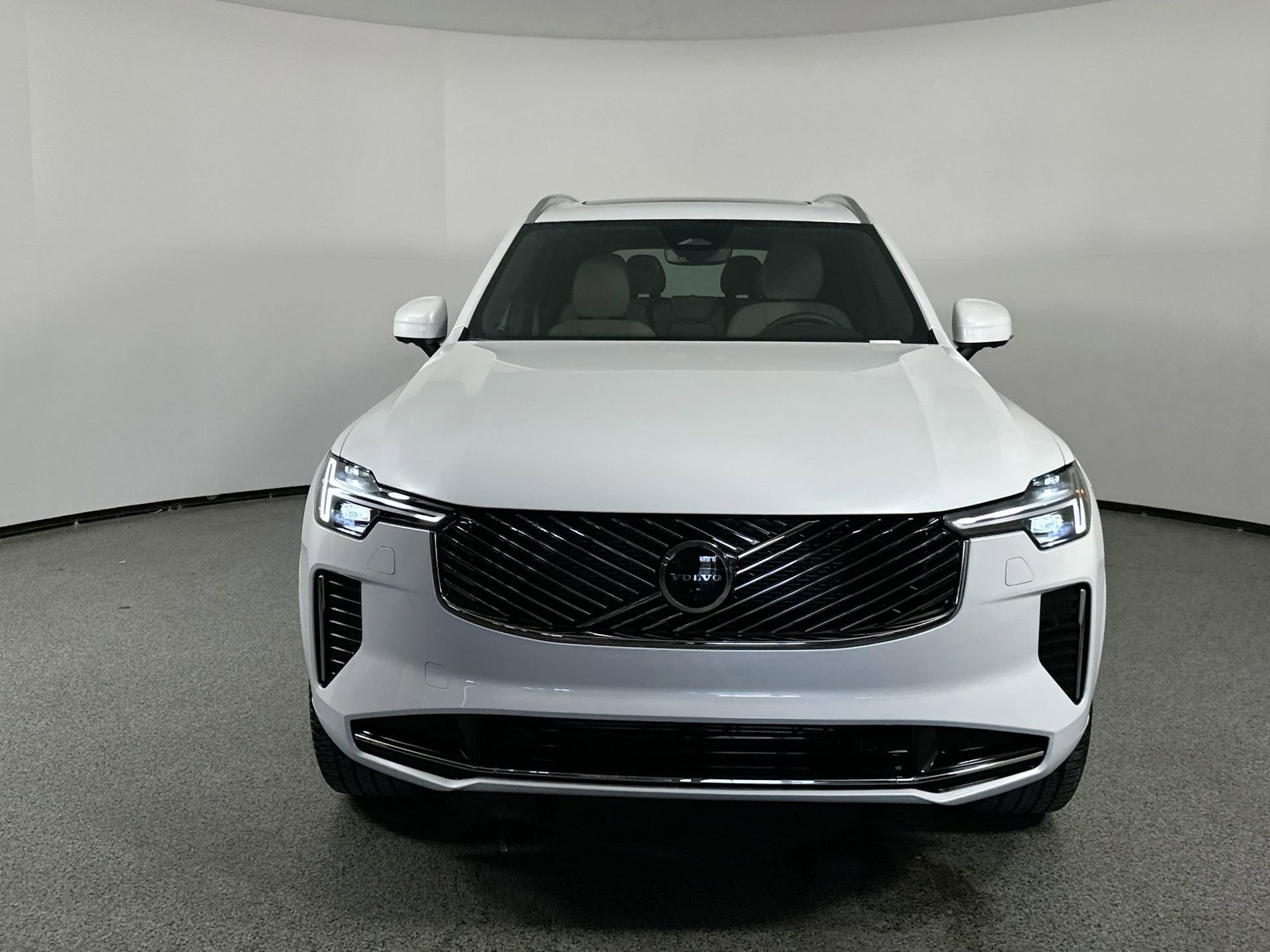 New 2026 Volvo XC90 B6 Plus w/ Protection Package Premier image 2