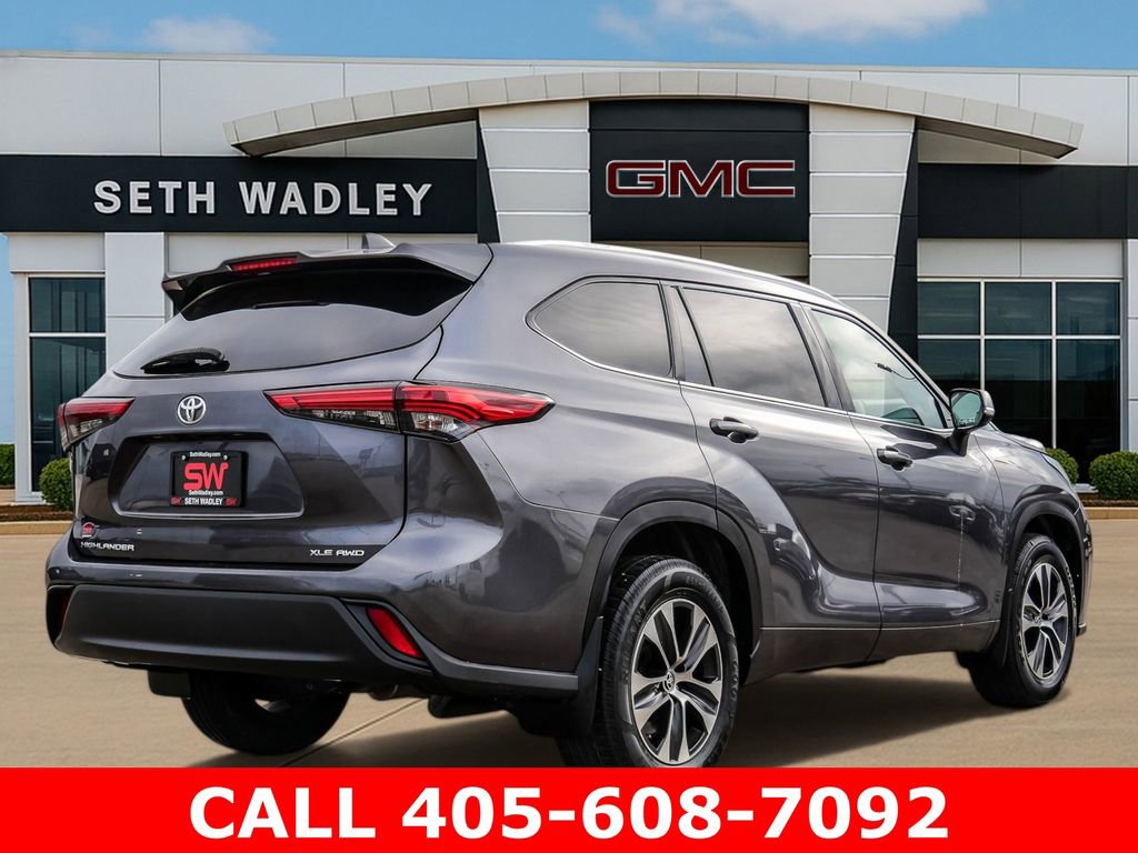 Used 2021 Toyota Highlander XLE AWD/4WD image 7