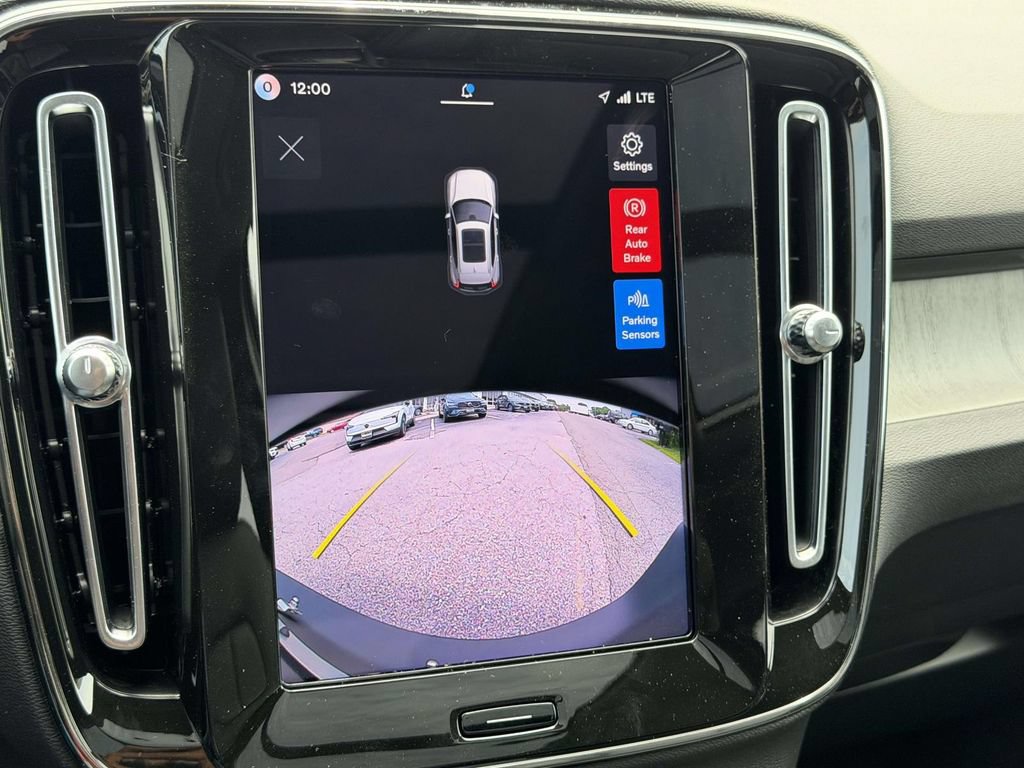 New 2026 Volvo XC40 B4 Core w/ Protection Package FWD image 4