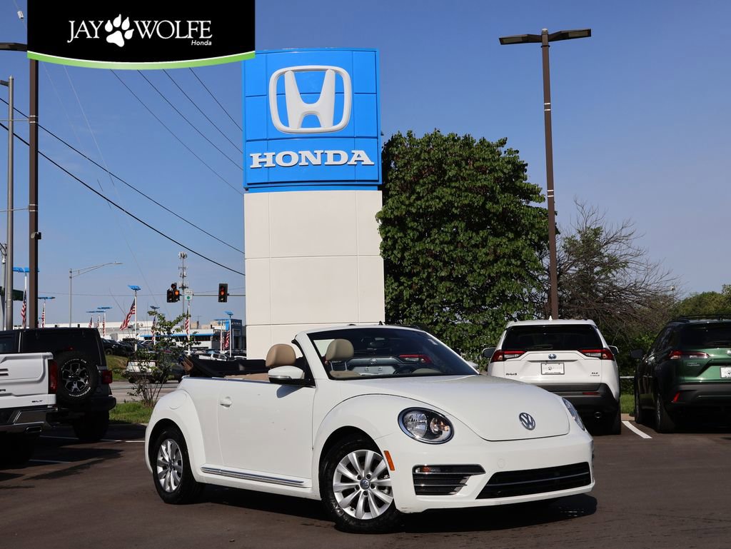 Used 2019 Volkswagen Beetle 2.0T S FWD image 1
