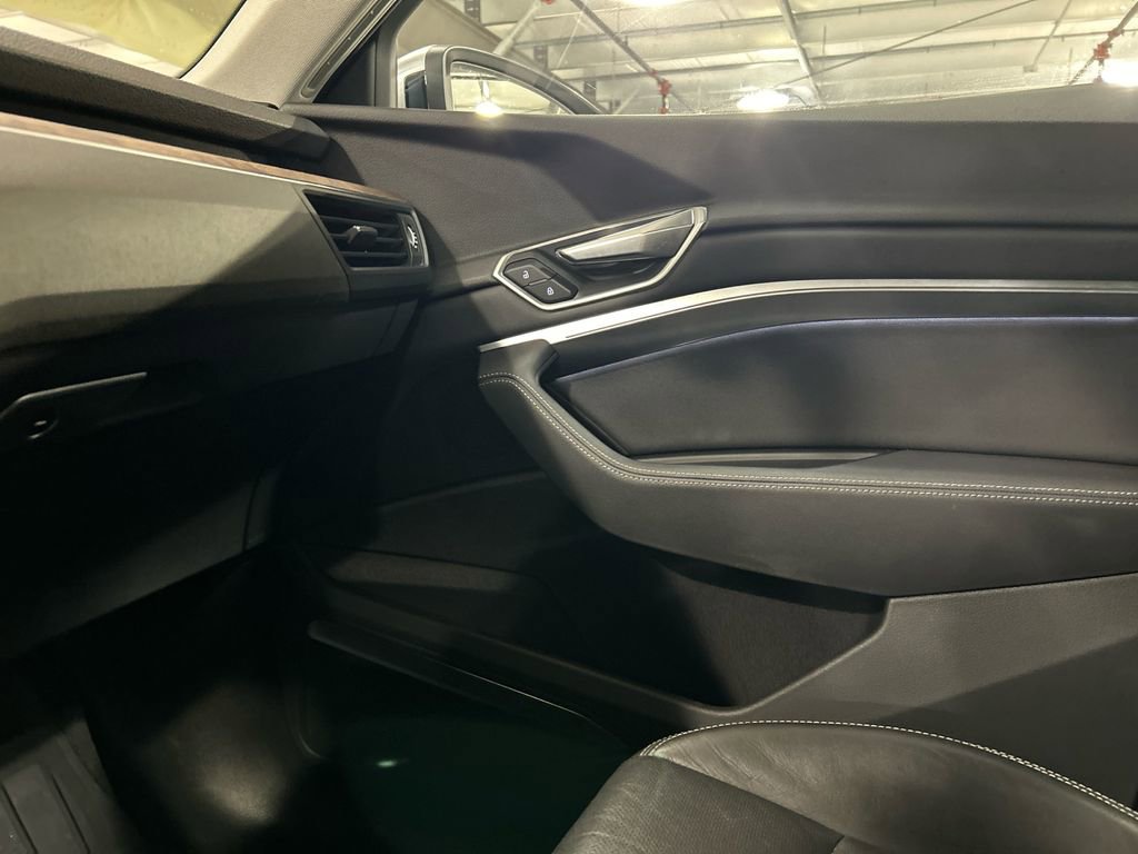 Used 2019 Audi e-tron Premium Plus image 20