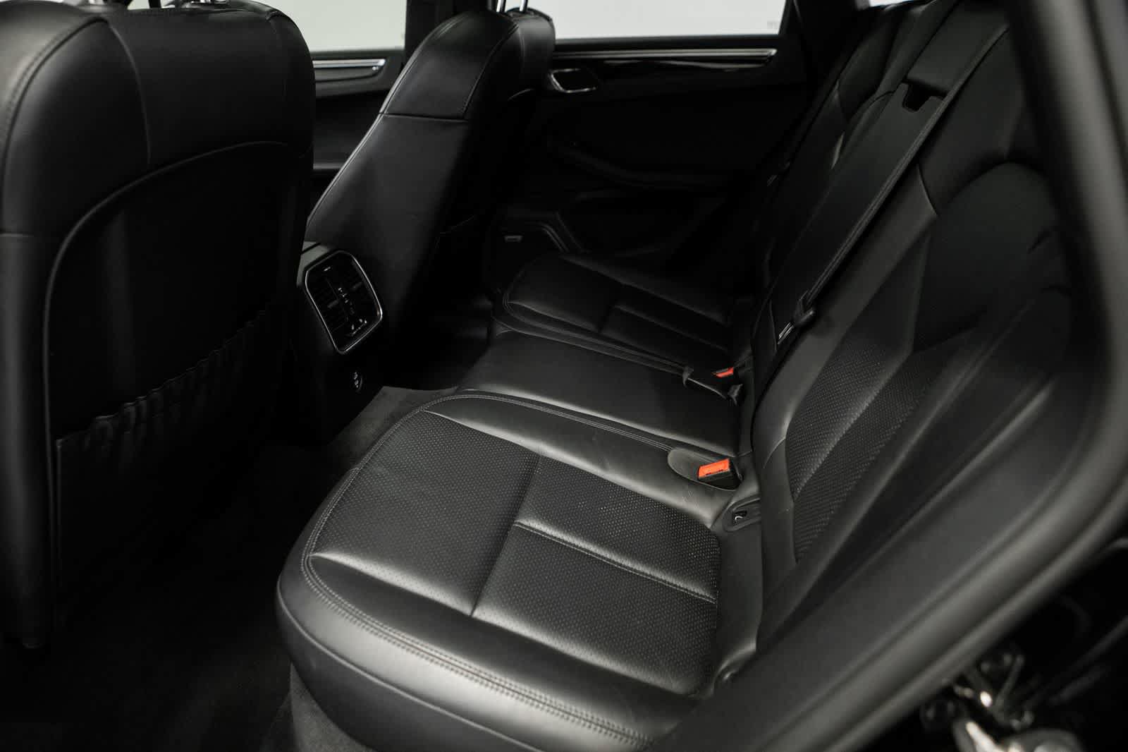 Used 2023 Porsche Macan S AWD/4WD image 30