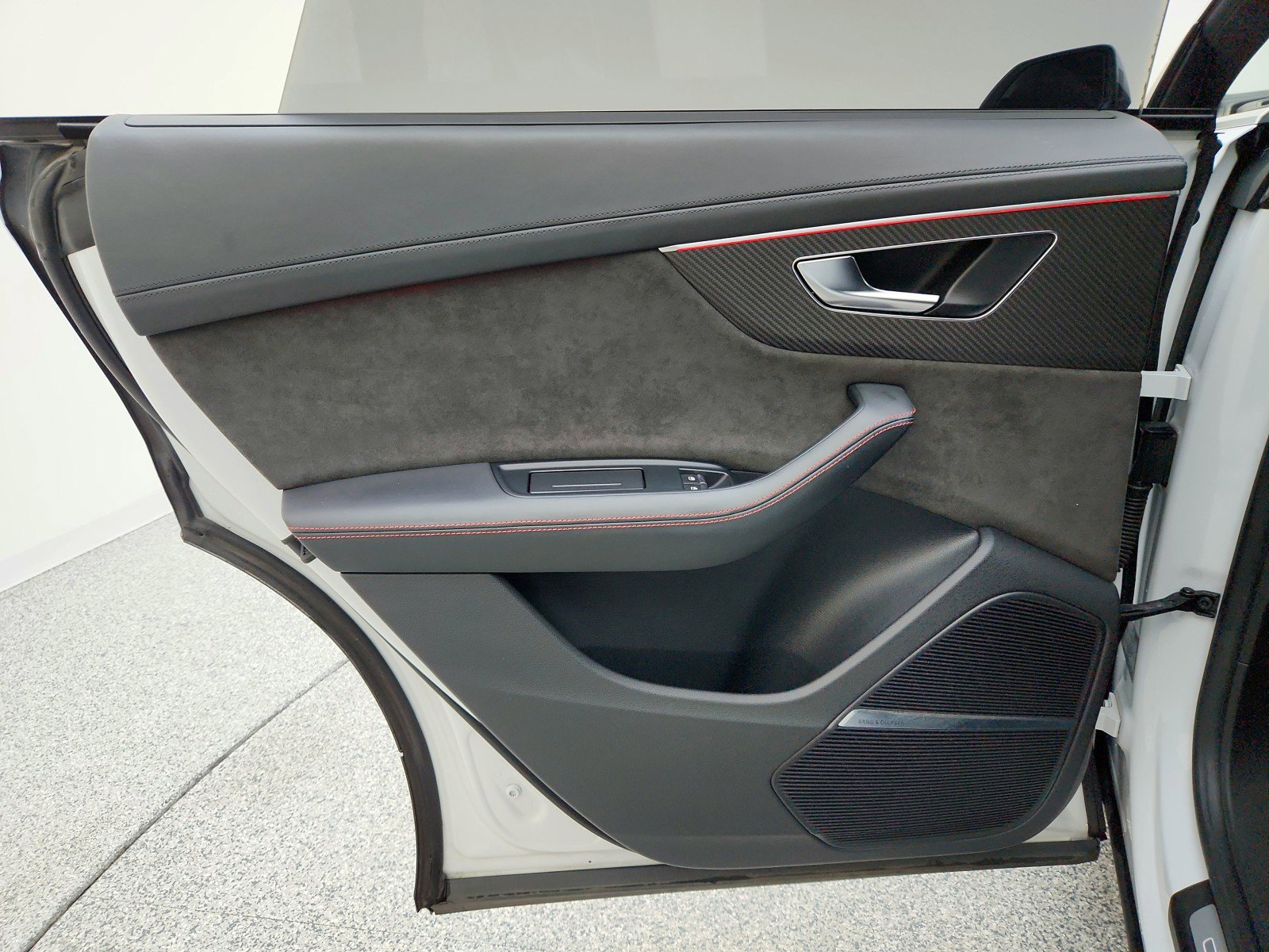 Used 2022 Audi RS Q8 w/ Luxury Package image 27