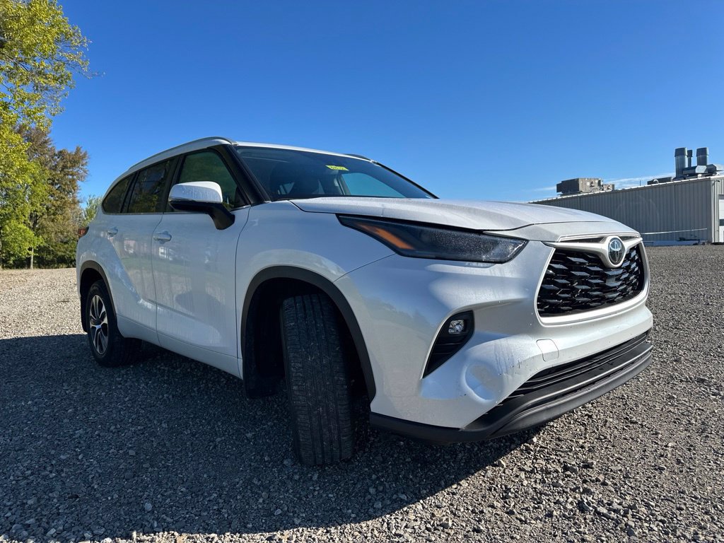 Used 2023 Toyota Highlander XLE AWD/4WD image 13