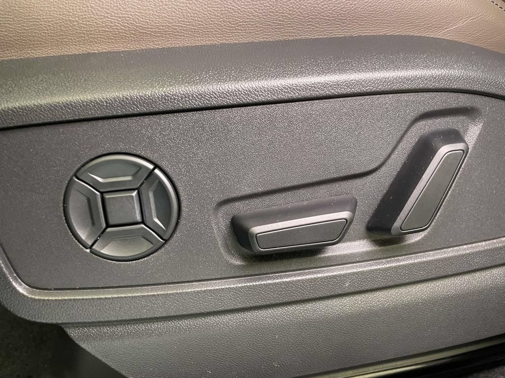 Certified 2025 Audi Q5 Premium Plus w/ Premium Plus AWD/4WD image 17