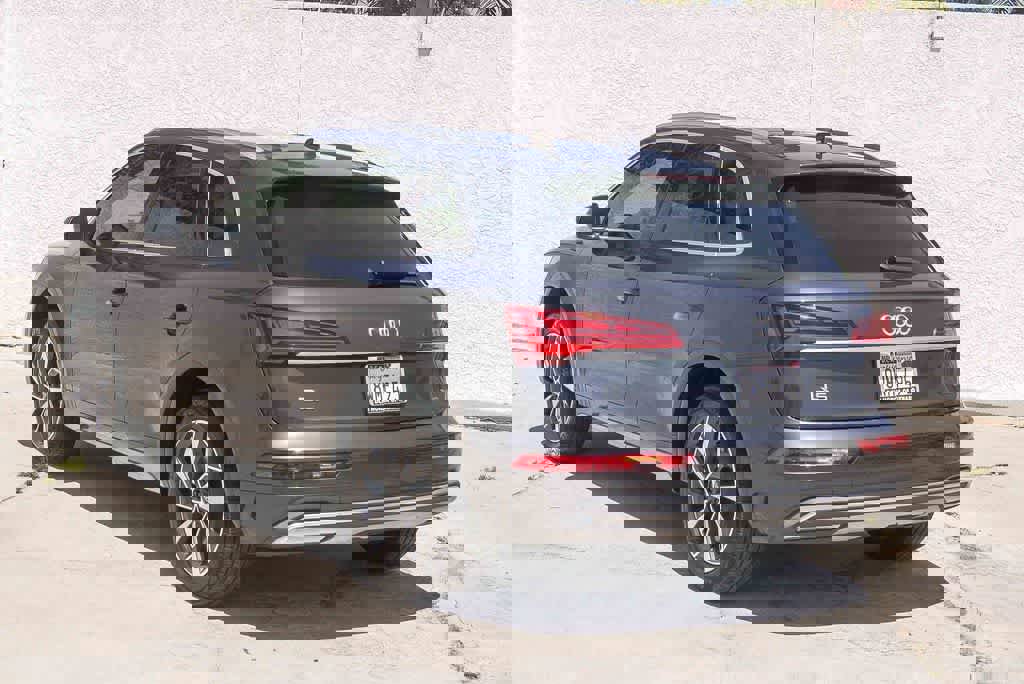 Used 2021 Audi Q5 Premium w/ Convenience Package image 7
