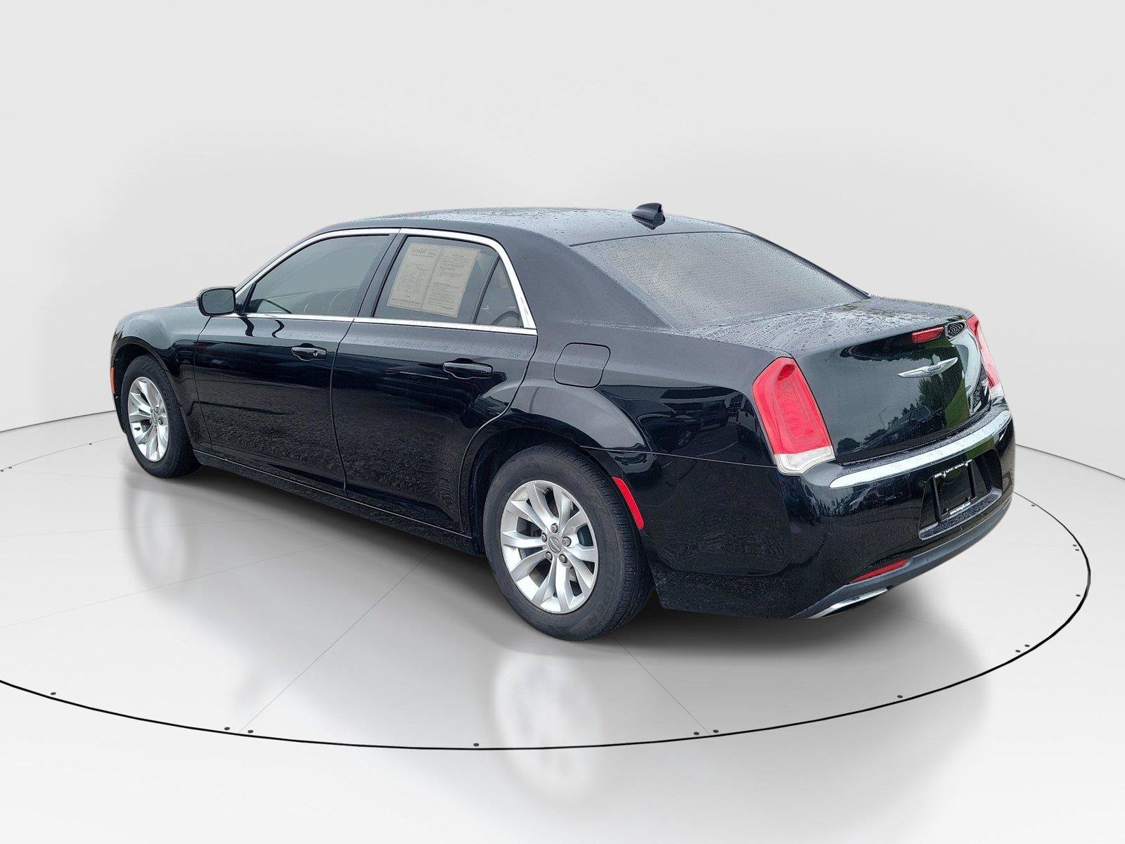 Used 2016 Chrysler 300 Limited RWD image 3