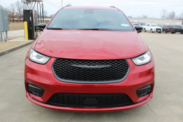 Used 2025 Chrysler Pacifica Limited image 8