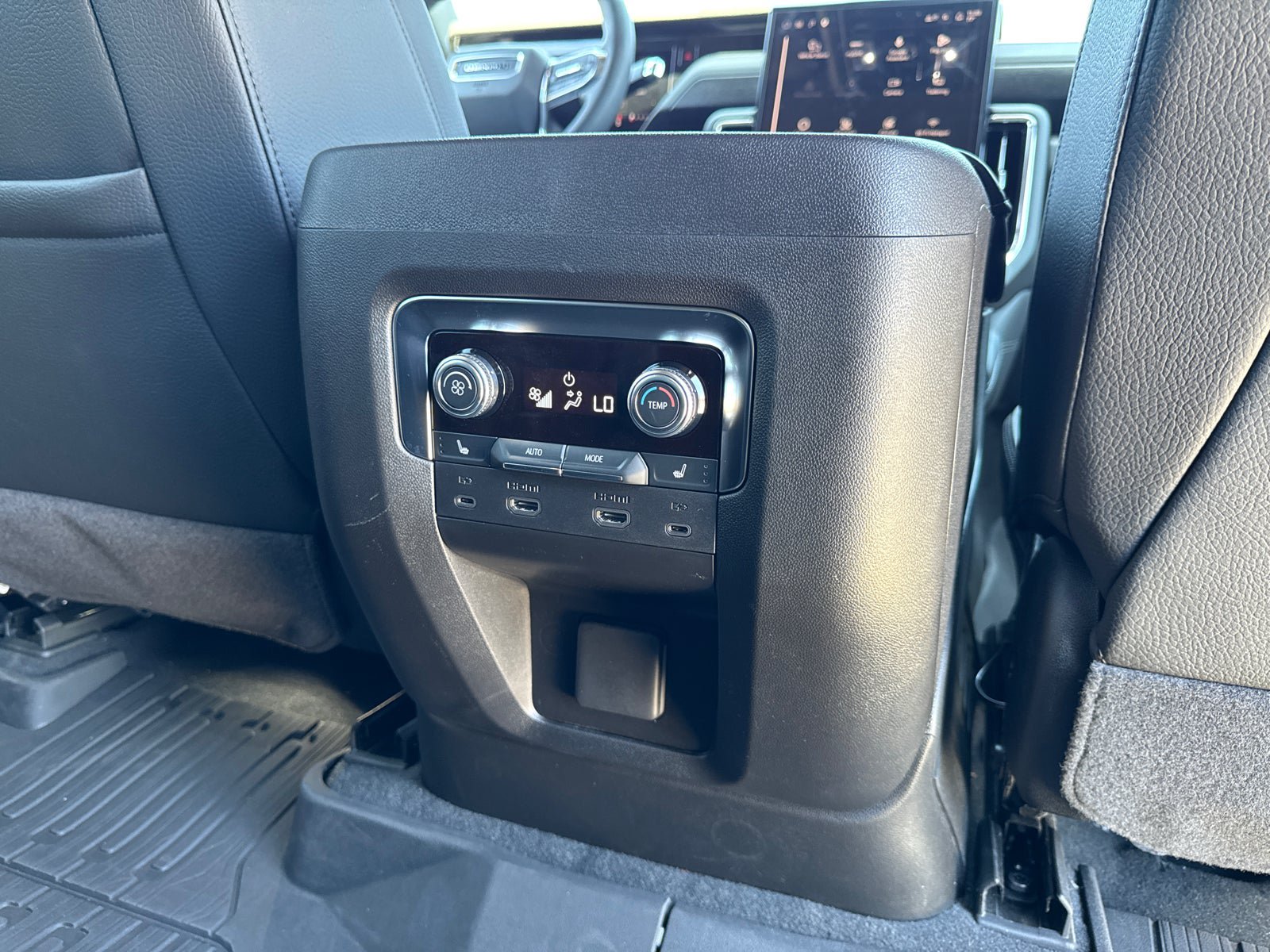Used 2026 GMC Yukon XL Denali w/ Denali Reserve Package AWD/4WD image 22