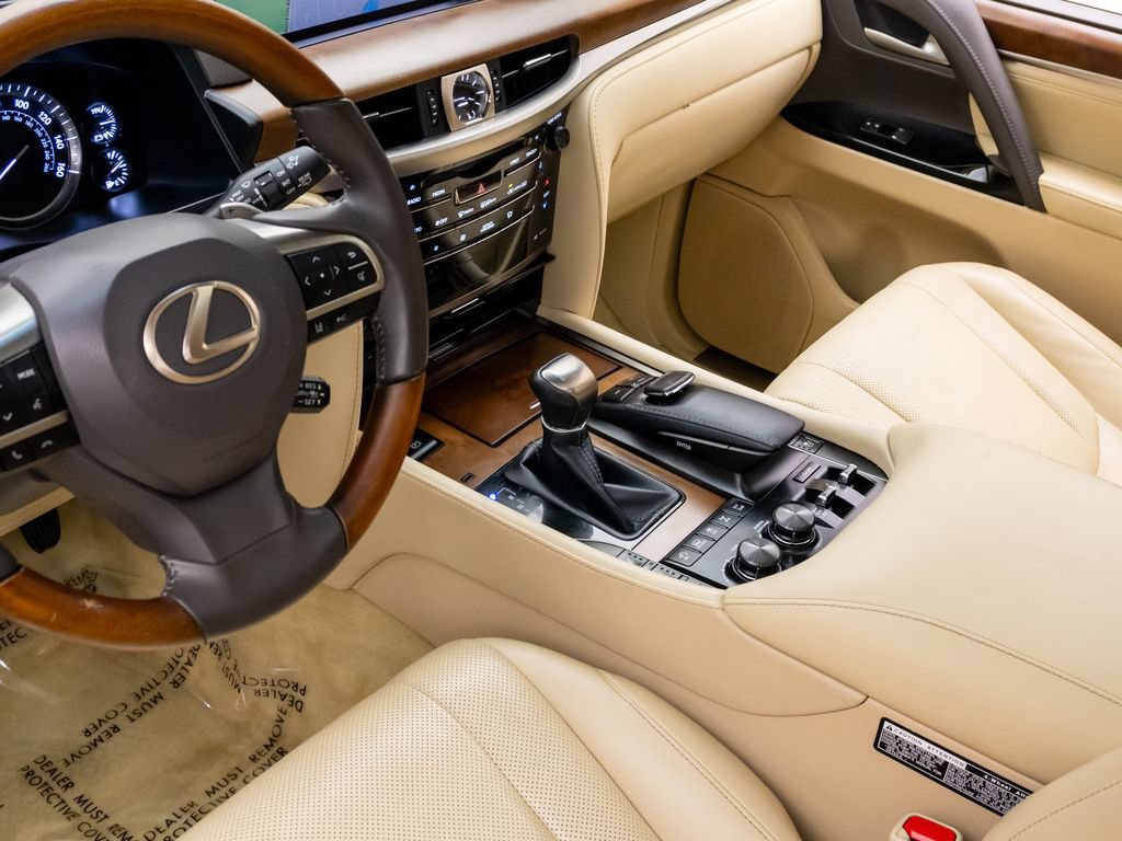 Used 2021 Lexus LX 570 4WD w/ Luxury Package image 11