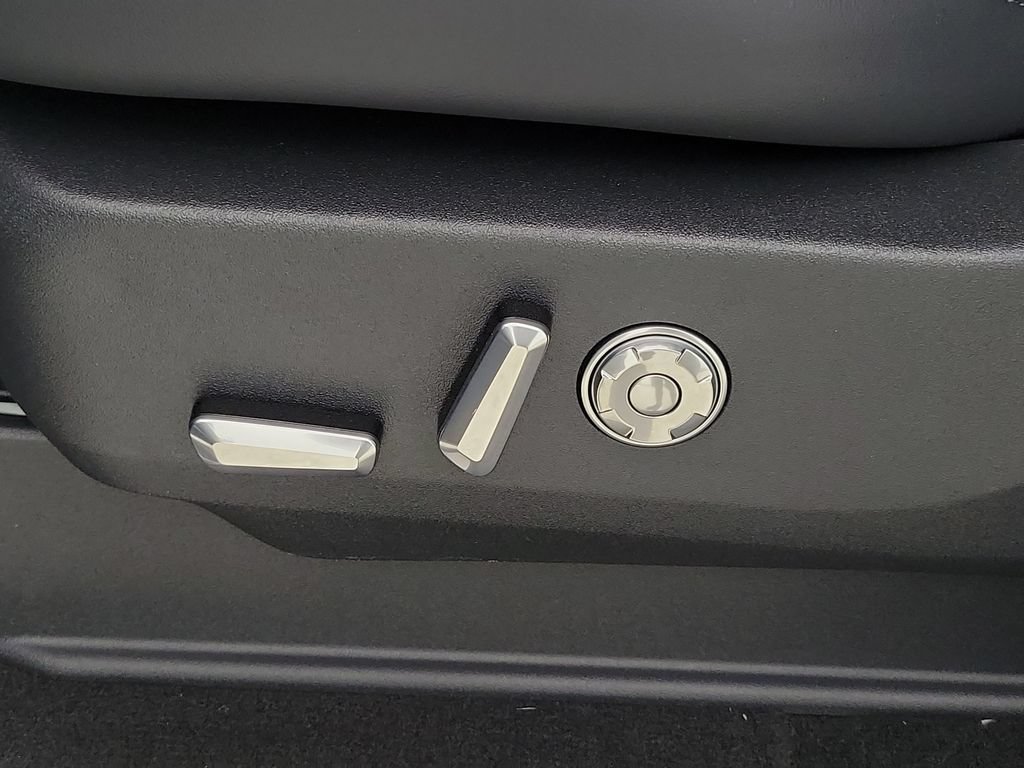 New 2027 Lincoln Navigator Premiere RWD image 23