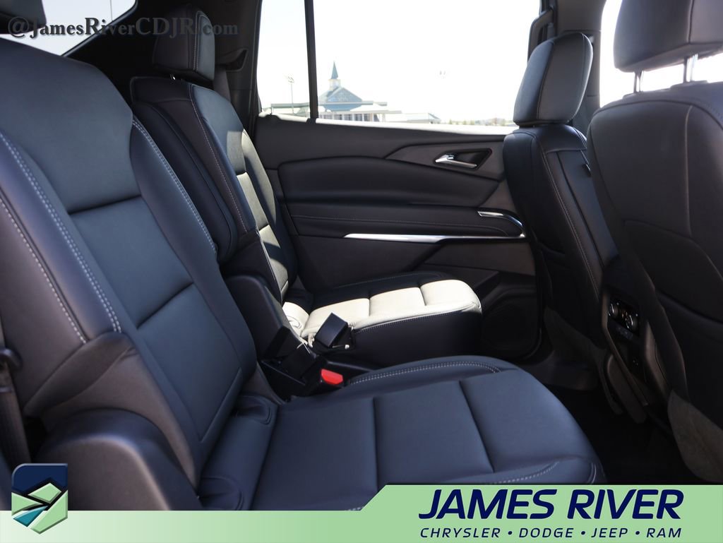 Used 2026 Chevrolet Traverse LT AWD/4WD image 12