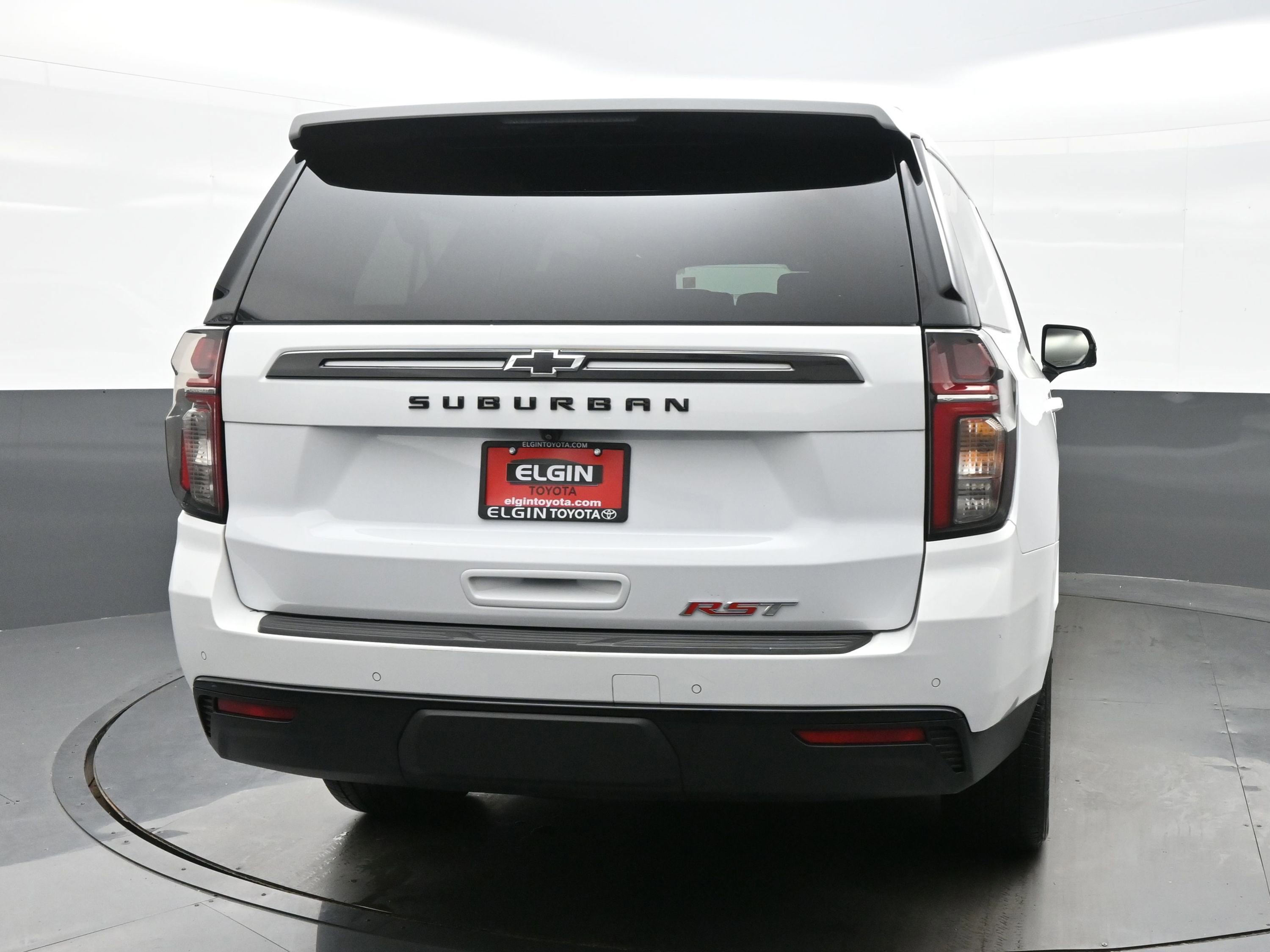 Used 2023 Chevrolet Suburban RST w/ Luxury Package image 5