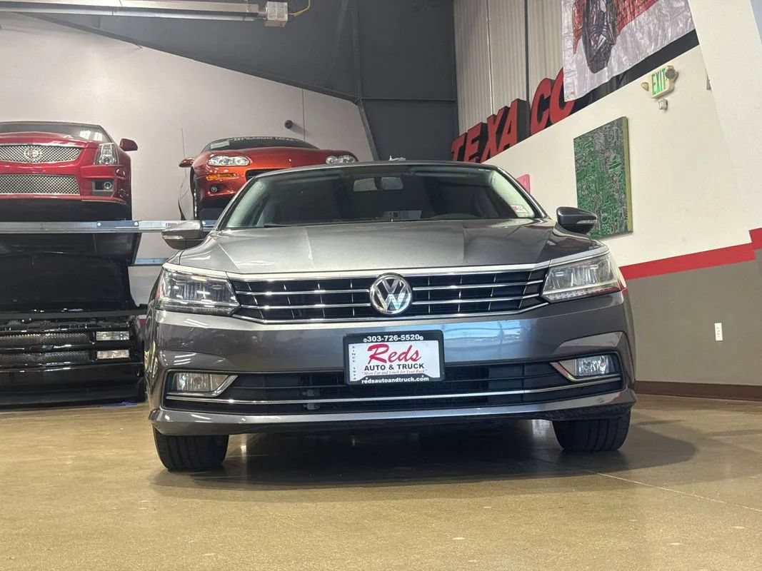 Used 2018 Volkswagen Passat 2.0T SE FWD image 41