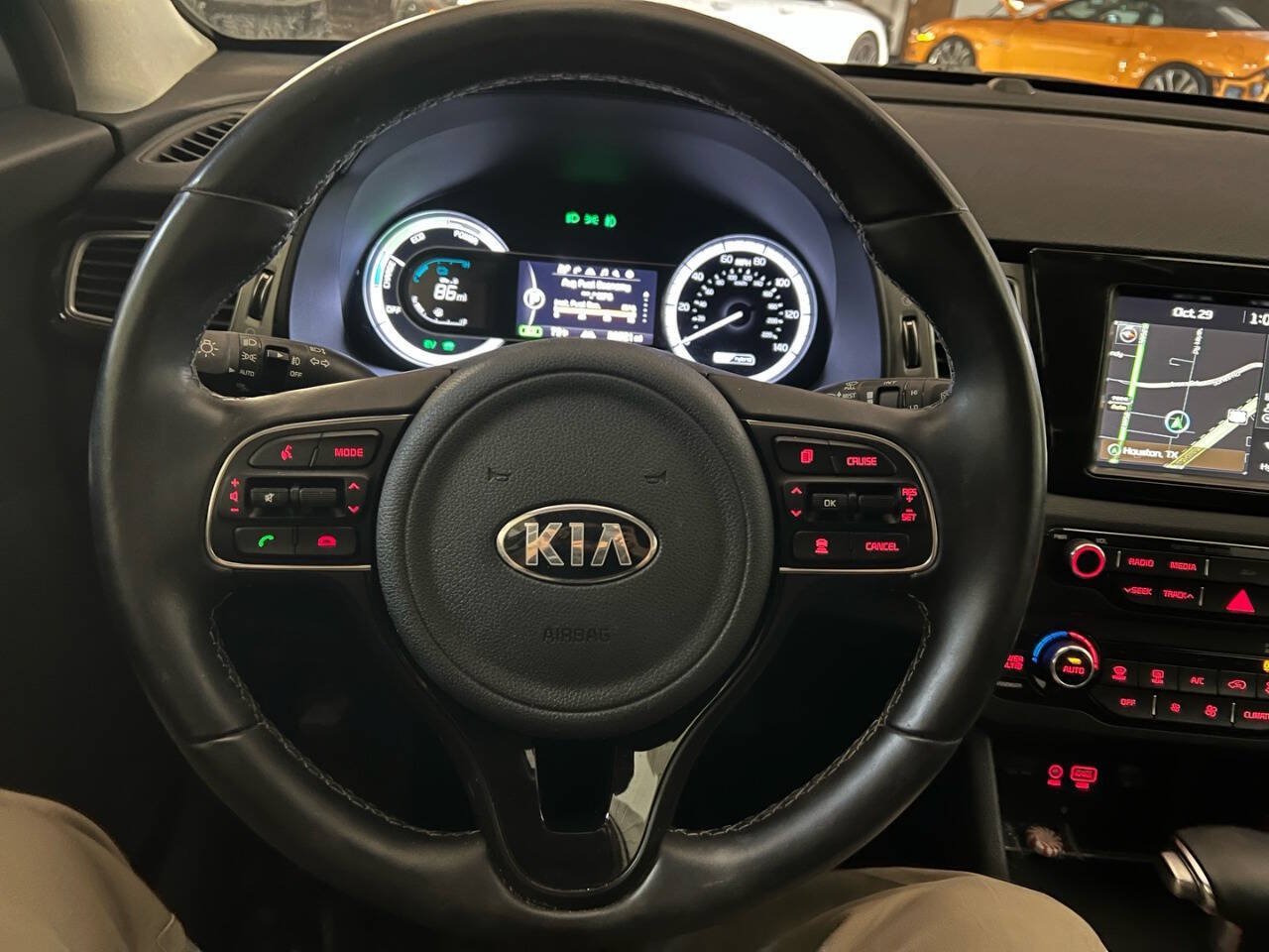 Used 2019 Kia Niro Touring FWD image 11
