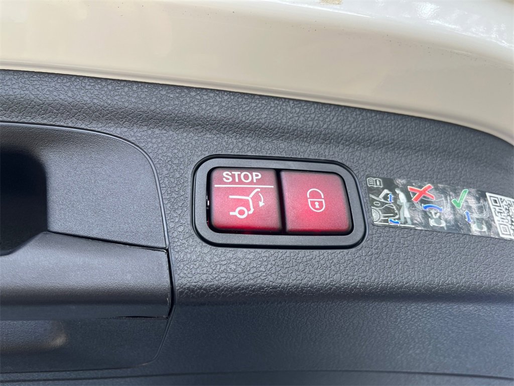 Certified 2025 Mercedes-Benz GLE 450e 4MATIC image 18