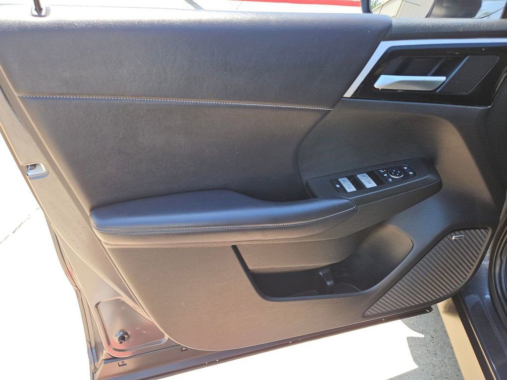 Used 2025 Mitsubishi Outlander SE FWD image 14