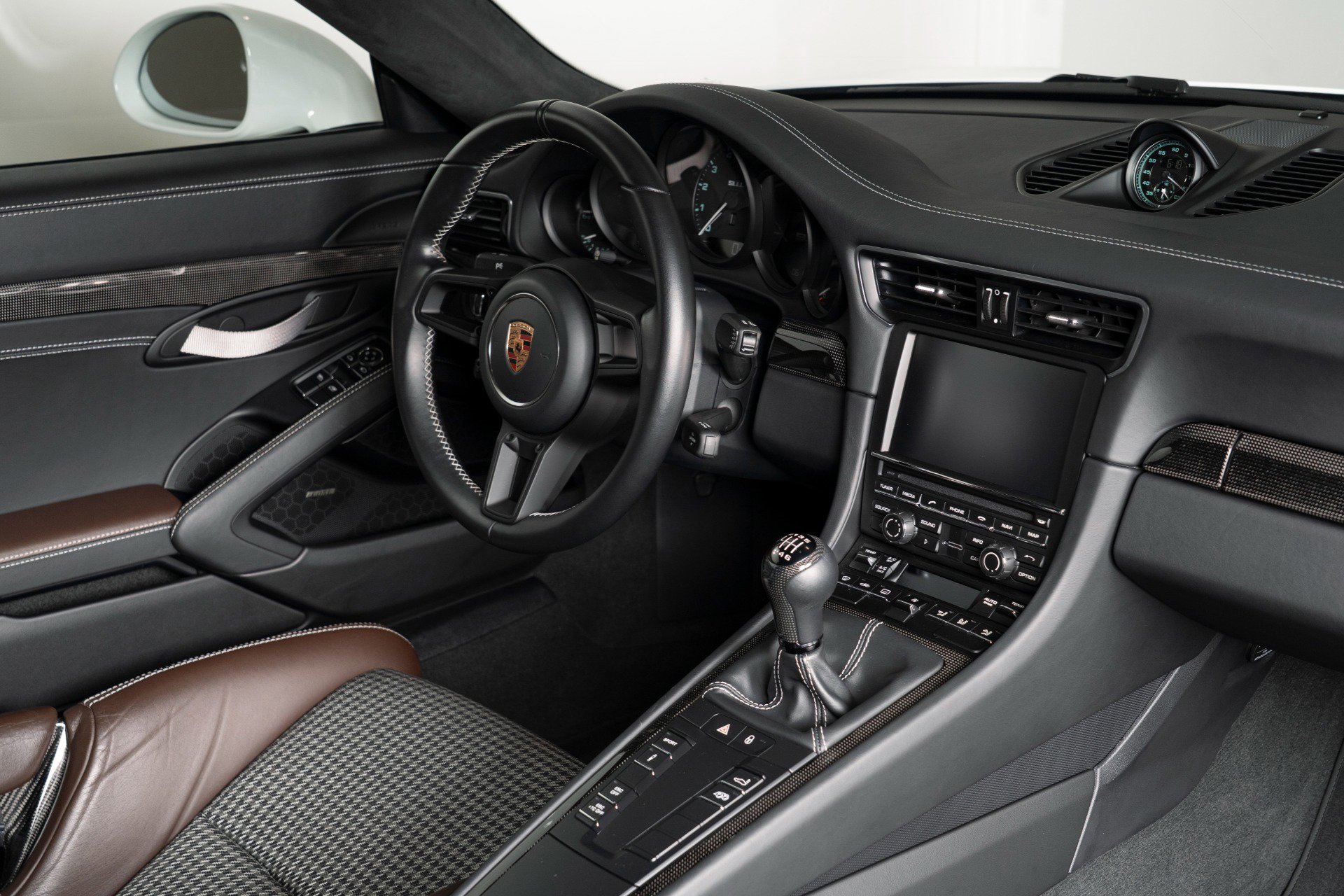 Used 2016 Porsche 911 R image 35