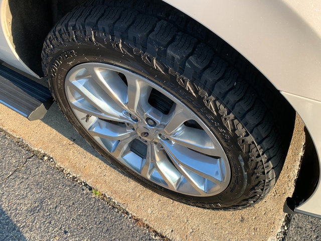 Used 2019 Ford Expedition Limited w/ Equipment Group 302A AWD/4WD image 9