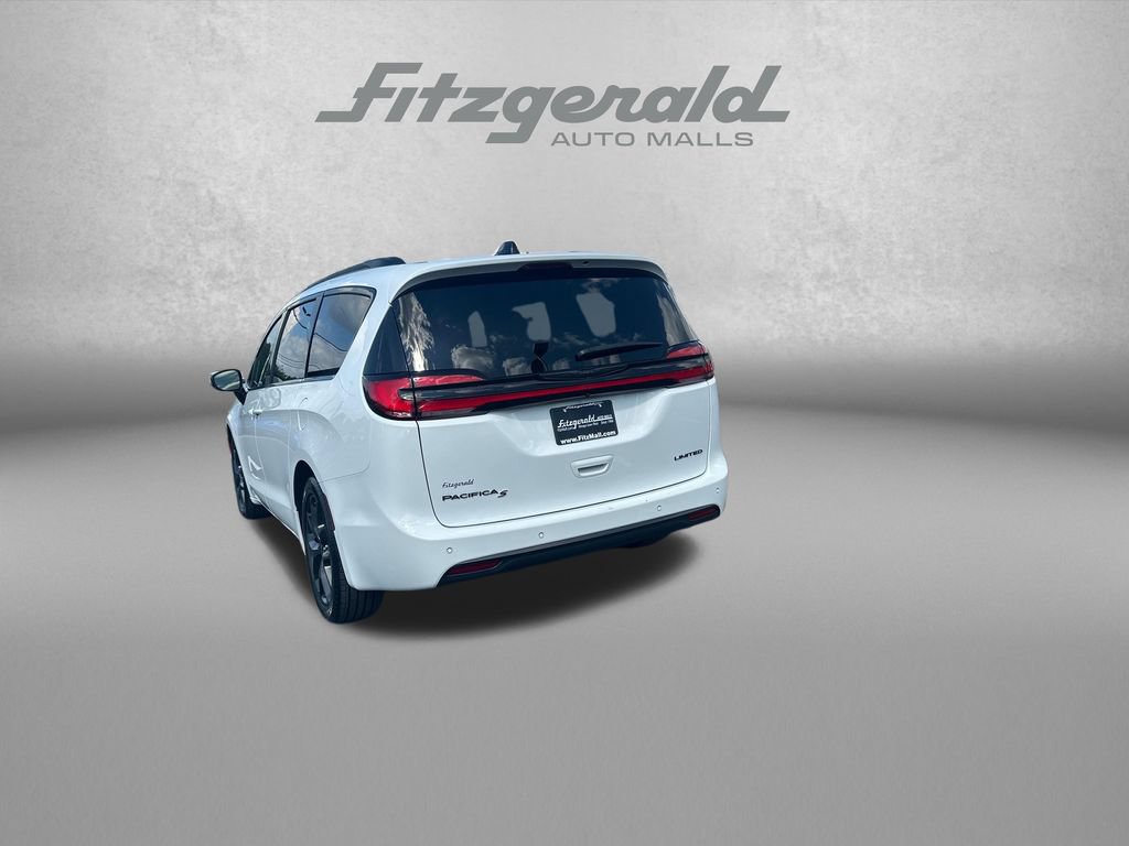 Used 2025 Chrysler Pacifica Limited FWD image 6