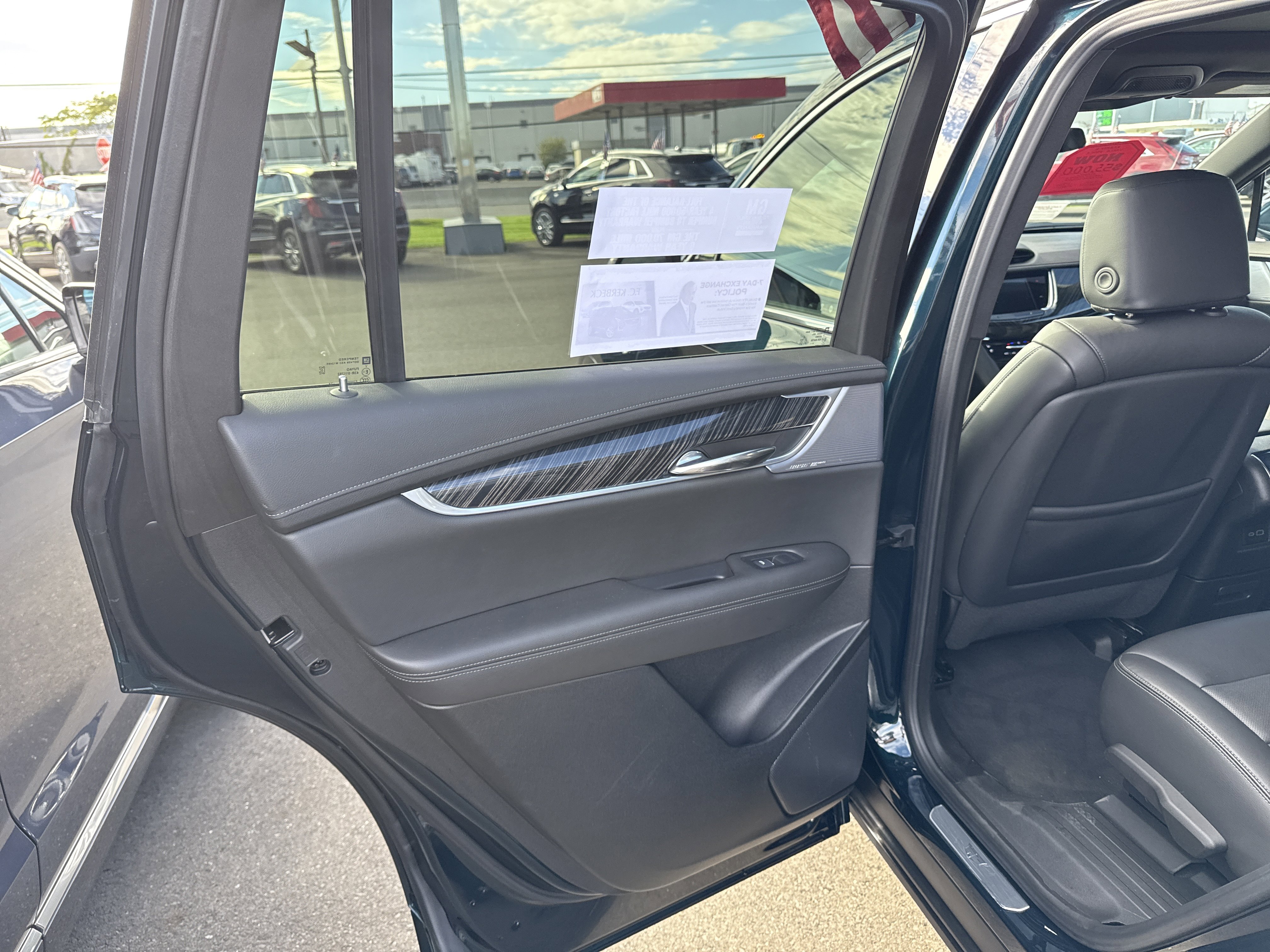 Certified 2025 Cadillac XT6 Premium Luxury FWD image 33