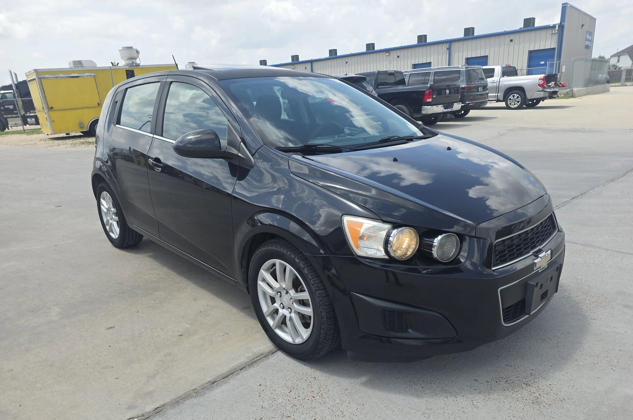 Used 2015 Chevrolet Sonic LT w/ Fun and Sun Package FWD image 6