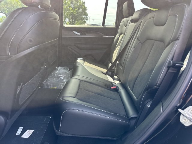 New 2027 Jeep Grand Cherokee Altitude AWD/4WD image 14