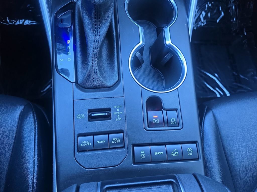 Used 2021 Toyota Highlander XLE image 25