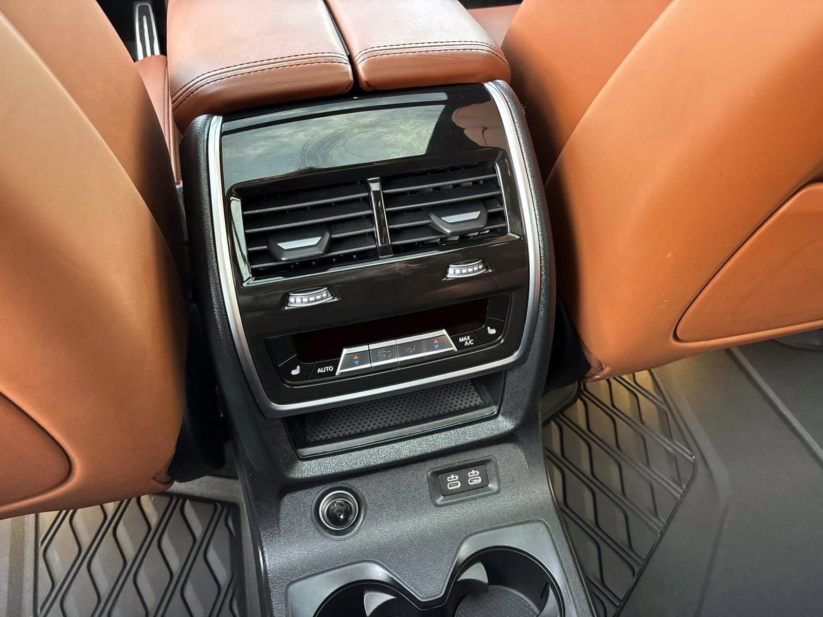 Used 2024 BMW X7 M60i w/ Executive Package image 33