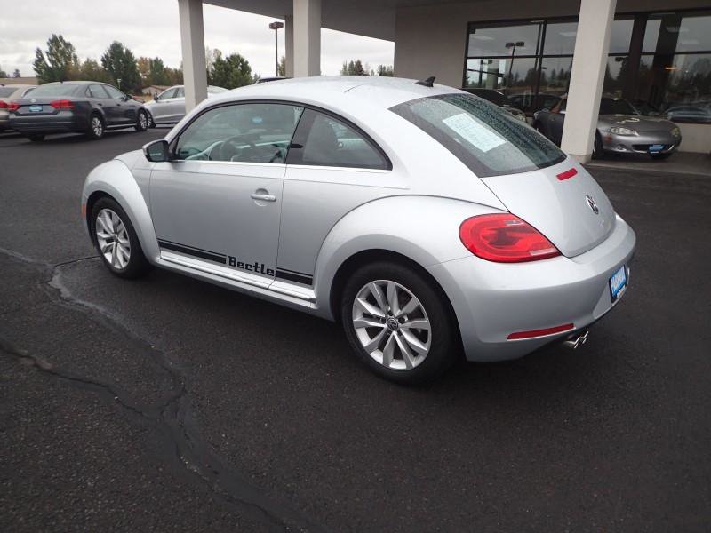 Used 2013 Volkswagen Beetle TDI FWD image 3