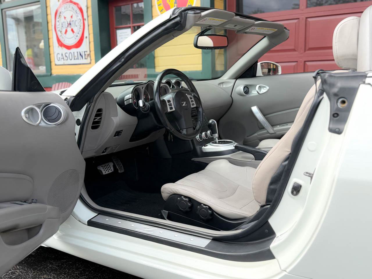 Used 2006 Nissan 350Z Touring RWD image 21