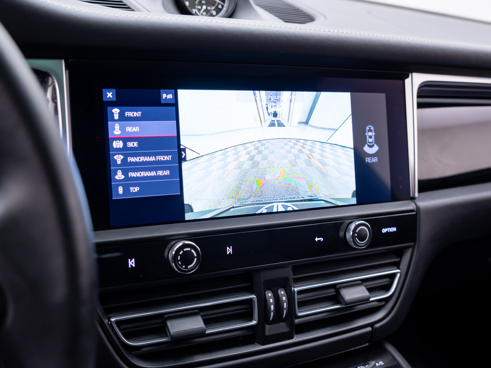 Certified 2023 Porsche Macan S AWD/4WD image 24