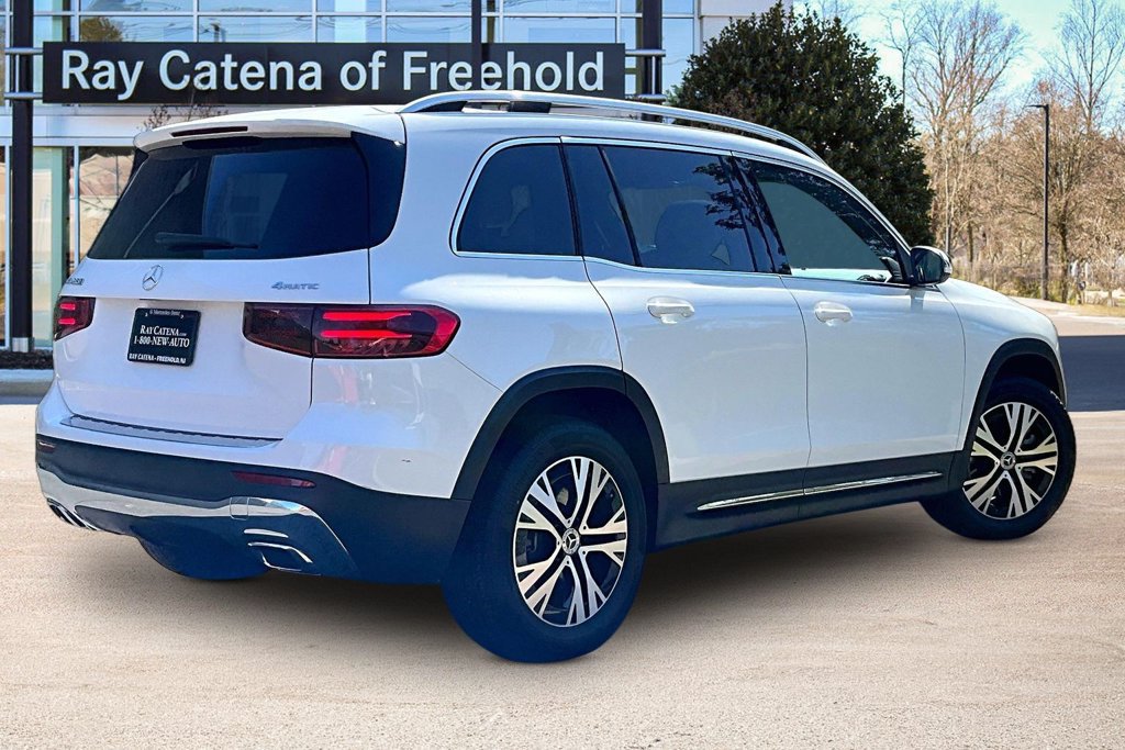 Used 2026 Mercedes-Benz GLB 250 4MATIC image 2