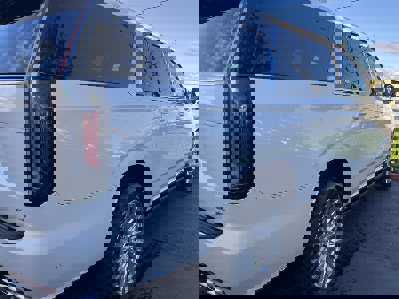 Used 2021 Cadillac Escalade ESV Premium Luxury w/ Driver Assist Tech Package image 13