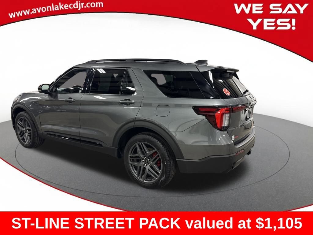 Used 2025 Ford Explorer ST-Line w/ ST-Line Street Pack image 3