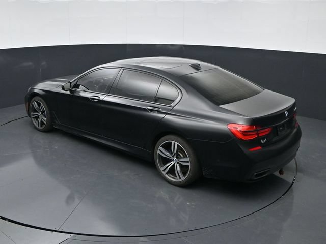 Used 2018 BMW 750i w/ Executive Package RWD image 30