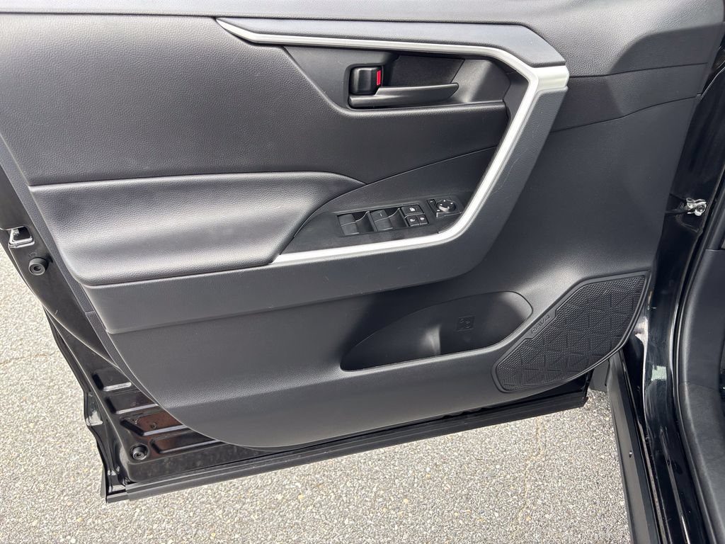 Certified 2025 Toyota RAV4 LE AWD/4WD image 16