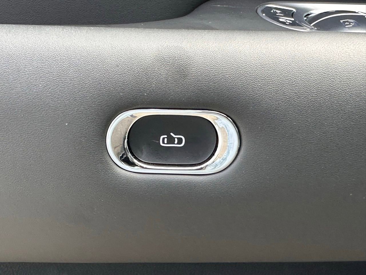 Used 2025 Genesis G90 3.5T image 27
