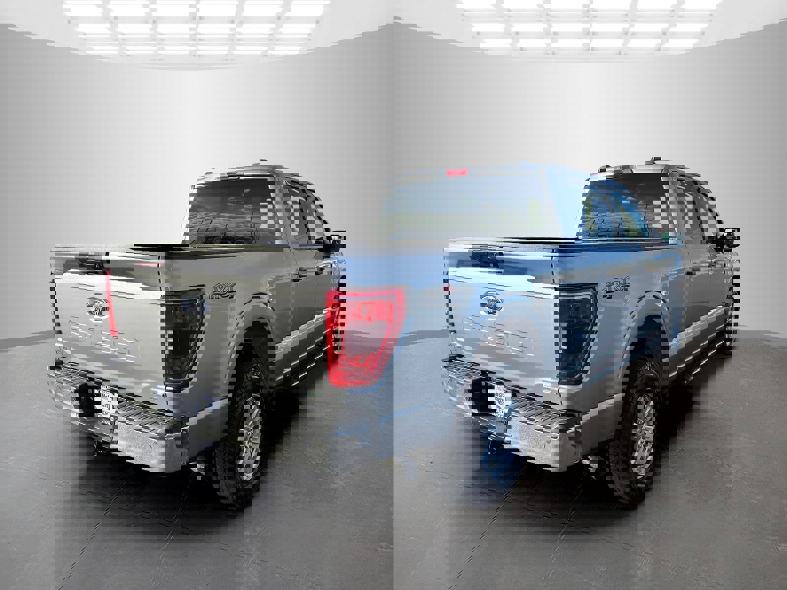 Used 2023 Ford F150 XLT w/ Trailer Tow Package image 4