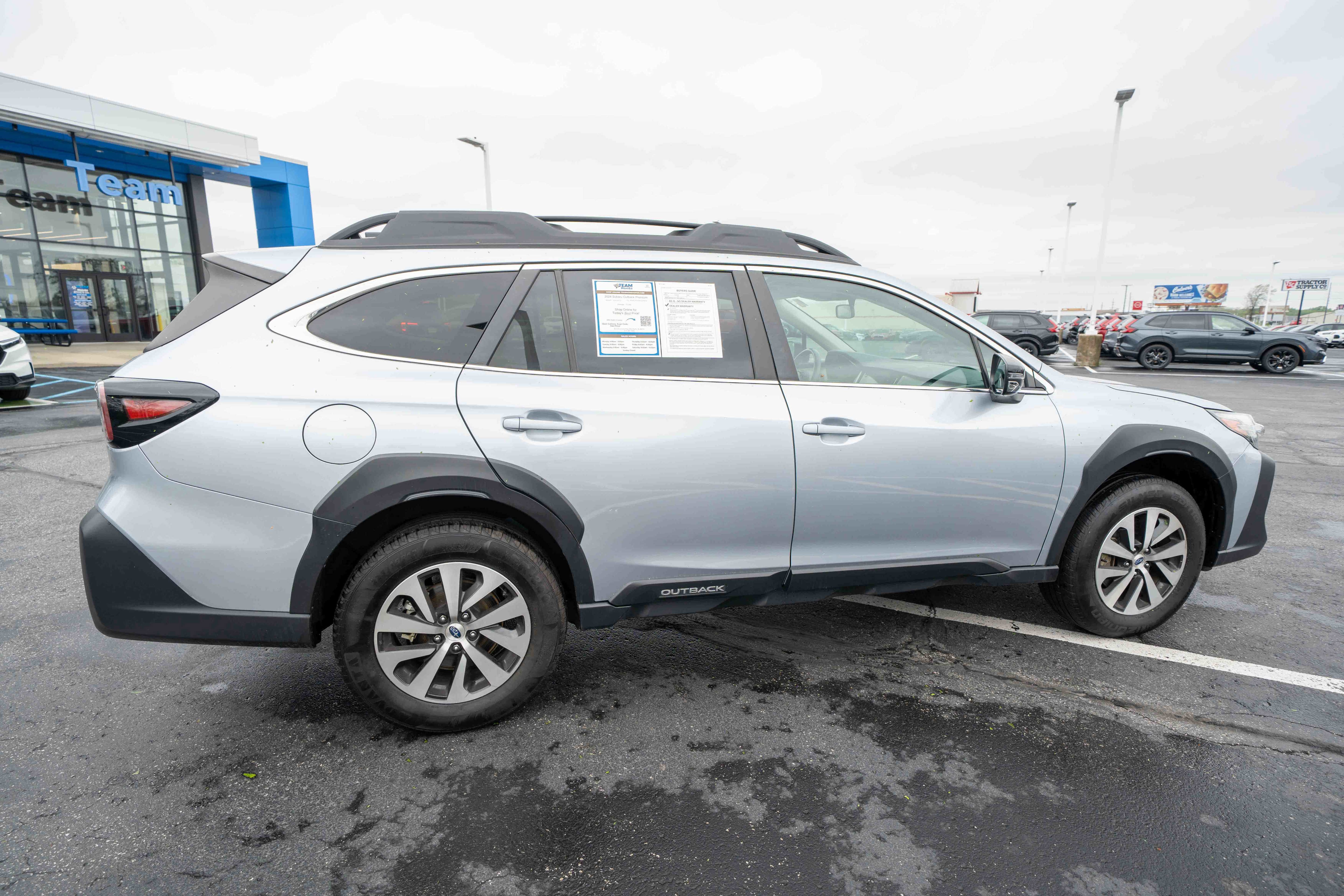 Used 2024 Subaru Outback Premium AWD/4WD image 6